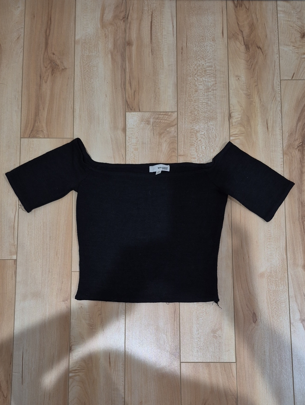 Wilfred Women's Size XS Black Off-Shoulder Crop Top